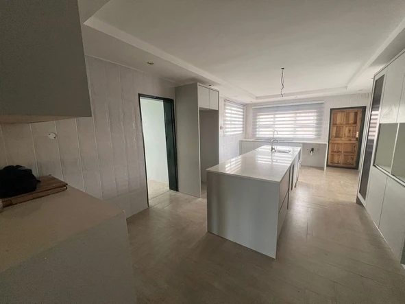 6 Bedroom House
