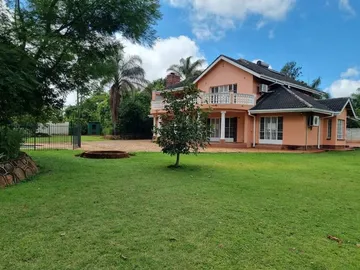 Spacious Family Home with Swimming Pool and Staff Quarters