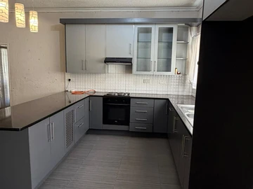 4 Bedroom Flat & Apartment