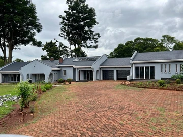 Elegant 4-Bed Home in Chisipite