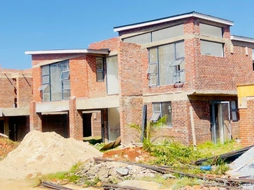 4 Bedroom Flat & Apartment