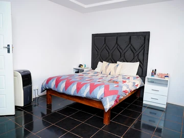 6 Bedroom House