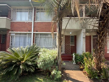 2 Bedroom Flat & Apartment