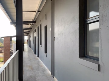 2 Bedroom Flat & Apartment