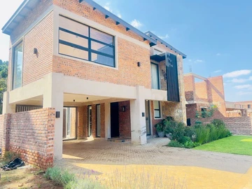 4 Bedroom Flat & Apartment