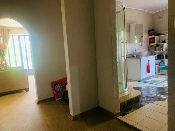 6 Bedroom House
