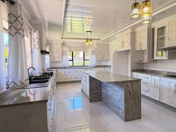 5 Bedroom House