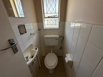 2 Bedroom Flat & Apartment