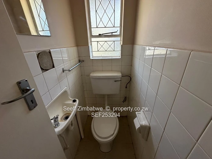 Executive 2-Bedroom Avondale Garden Flat with Dedicated Office