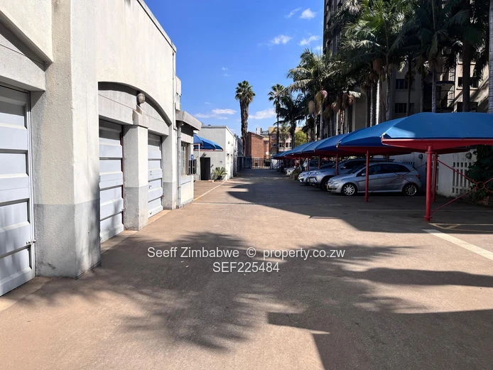 Luxury Living in the Heart of Harare: Fully Furnished Mid-Tower Apartment for Rent!