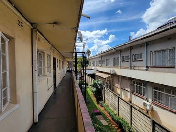 2 Bedroom Flat & Apartment