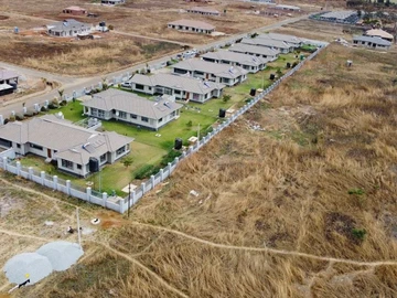 Modern 4-bedroom house with large backyard