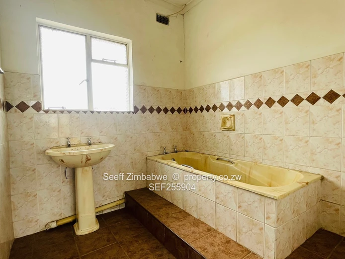 5 Bedroom House For Sale In Old Windsor Ruwa (Sole Mandate)