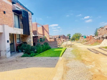 4 Bedroom Flat & Apartment