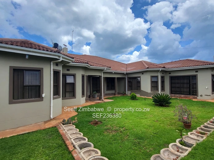 Charming House for Sale in Brookview (Sole Mandate)