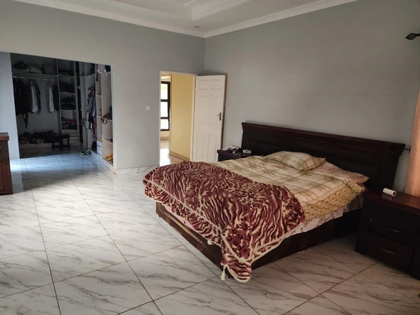 5 Bedroom House