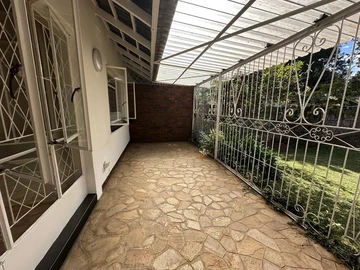2 Bedroom Flat & Apartment