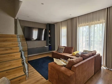 3 Bedroom Flat & Apartment