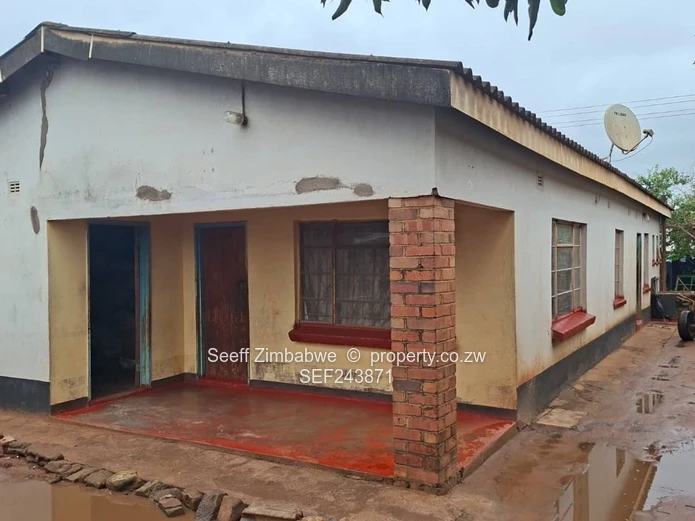 Single-Storey 5-Bed Home with Veranda in Chiredzi