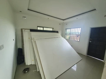 4 Bedroom Flat & Apartment