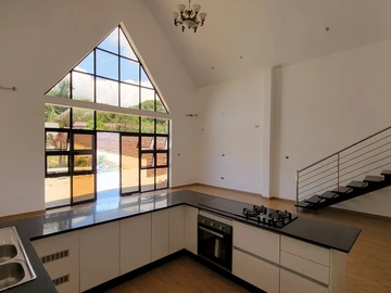 4 Bedroom Flat & Apartment