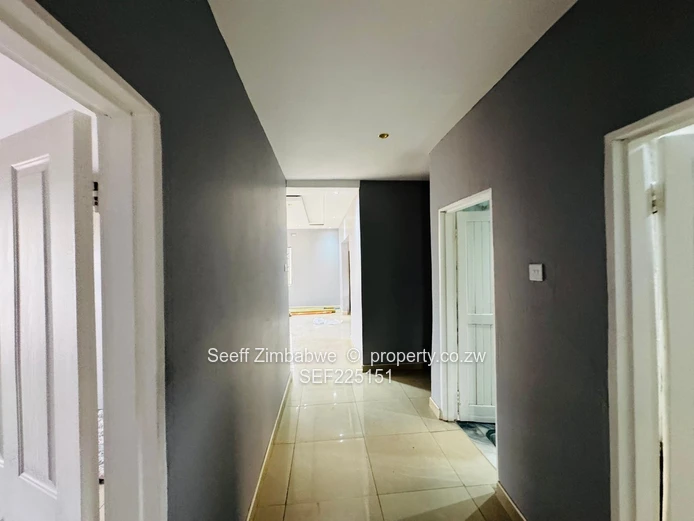 Modern 3 bed Garden Flat in Daylesford-Gweru